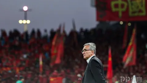 知名艺人质问共享单车停放秩序，疑占道引交通疑虑